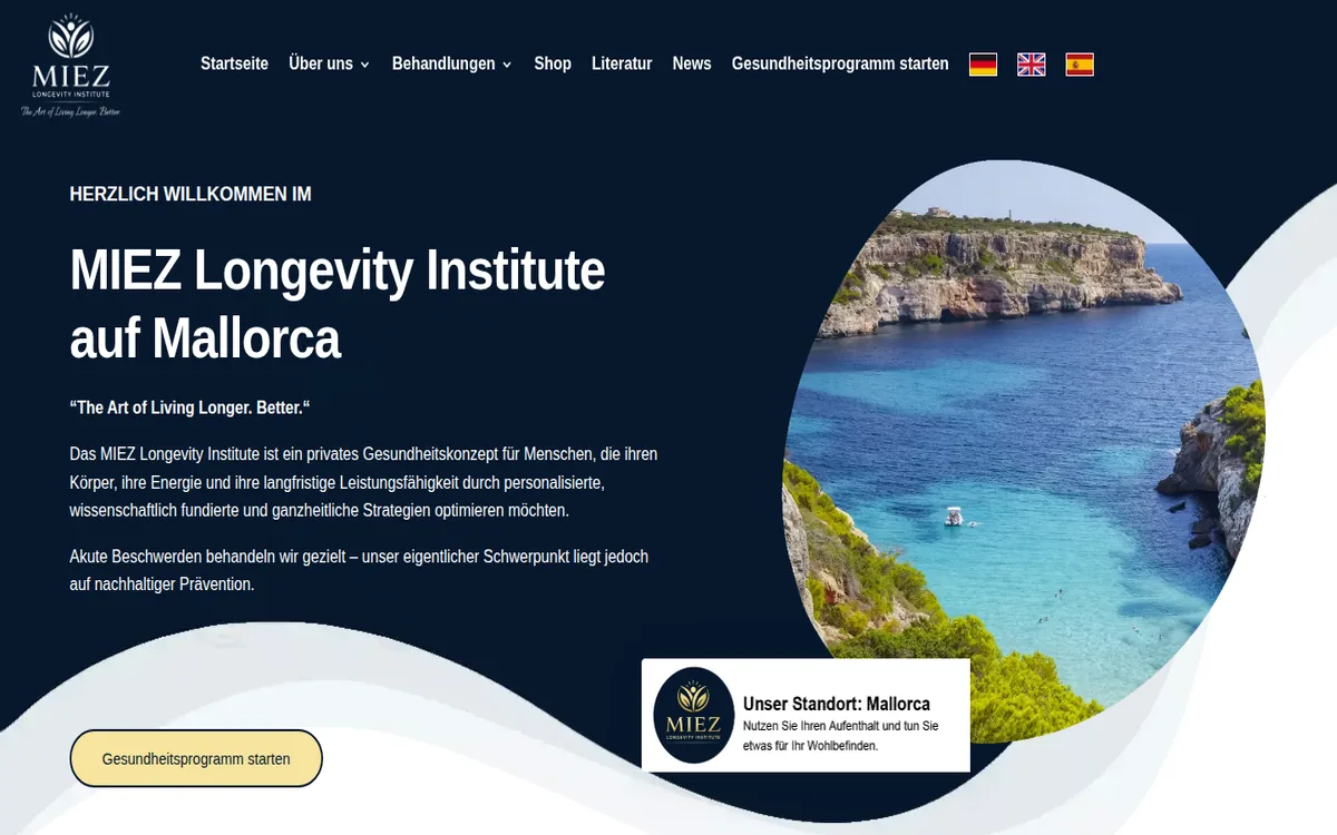 Startseite des MIEZ Longevity Institute mit Küstenbild Mallorcas